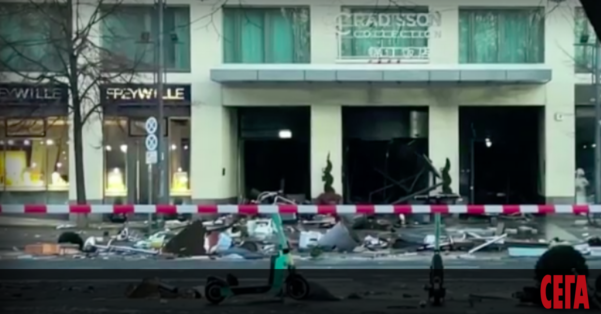 Огромен  аквариум, в който е имало 1 млн.литра вода и