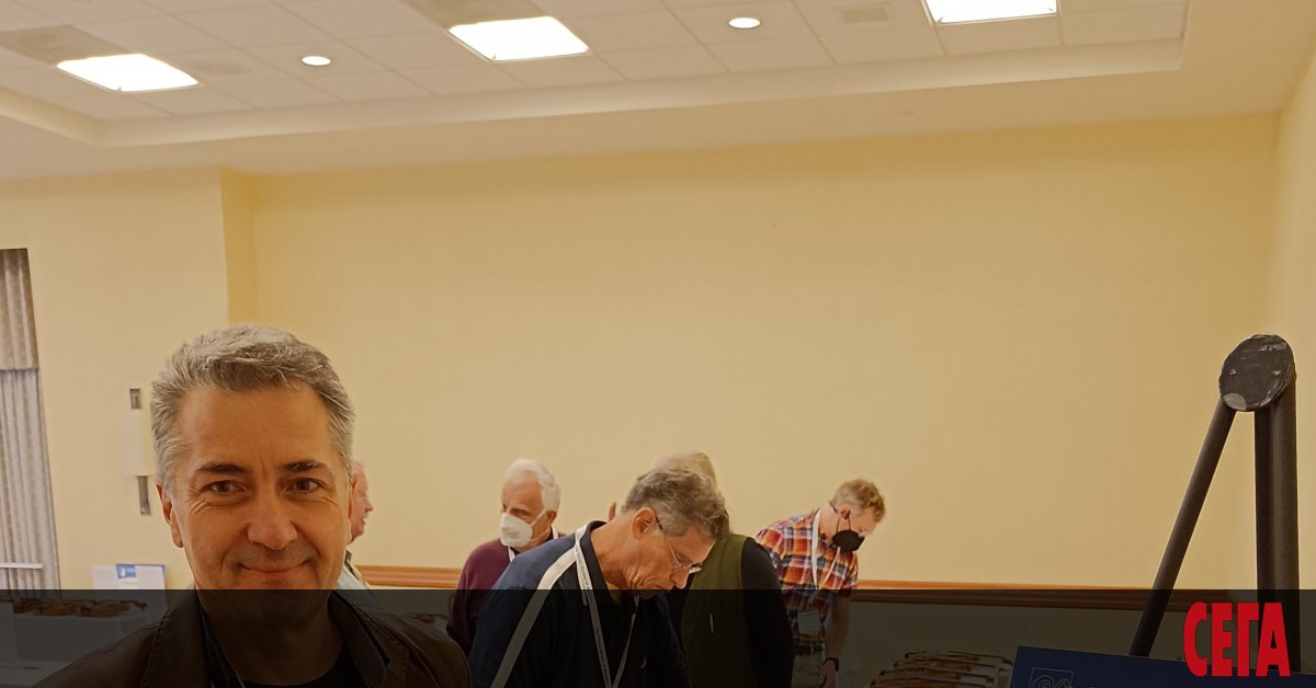 Българският майстор на цигулки Владо Тилев получи две награди от