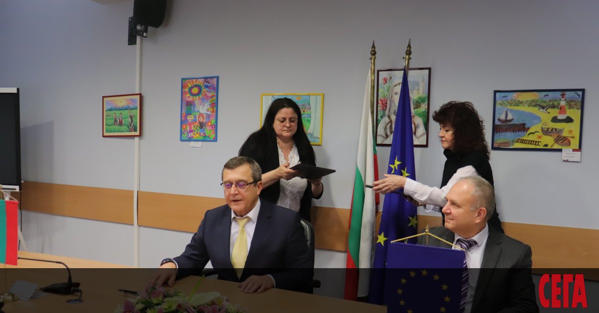 Близо 100 000 деца и ученици ще получат обща и