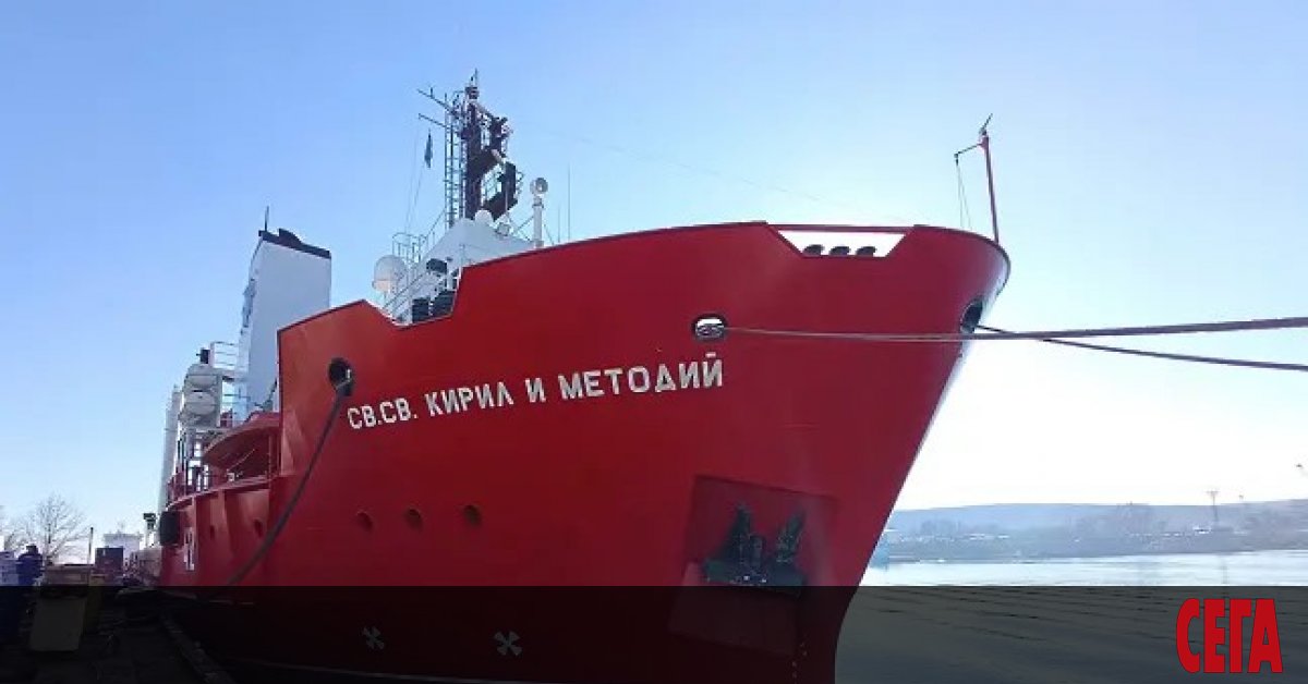 Днес преди обед плаващият за Антарктида български кораб Св. св.