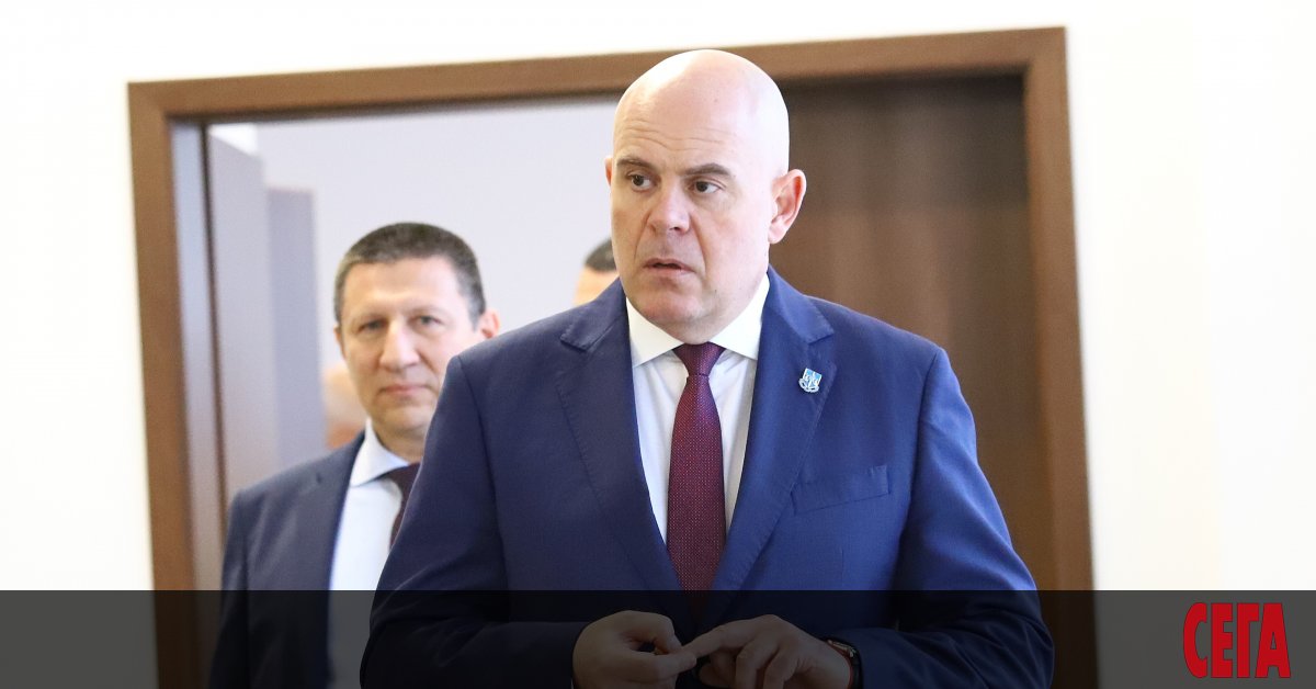 Четирима души са привлечени като обвиняеми по досъдебното производство за