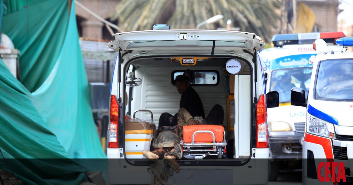 Броят на загиналите при взрив в джамия в Пакистан нарасна