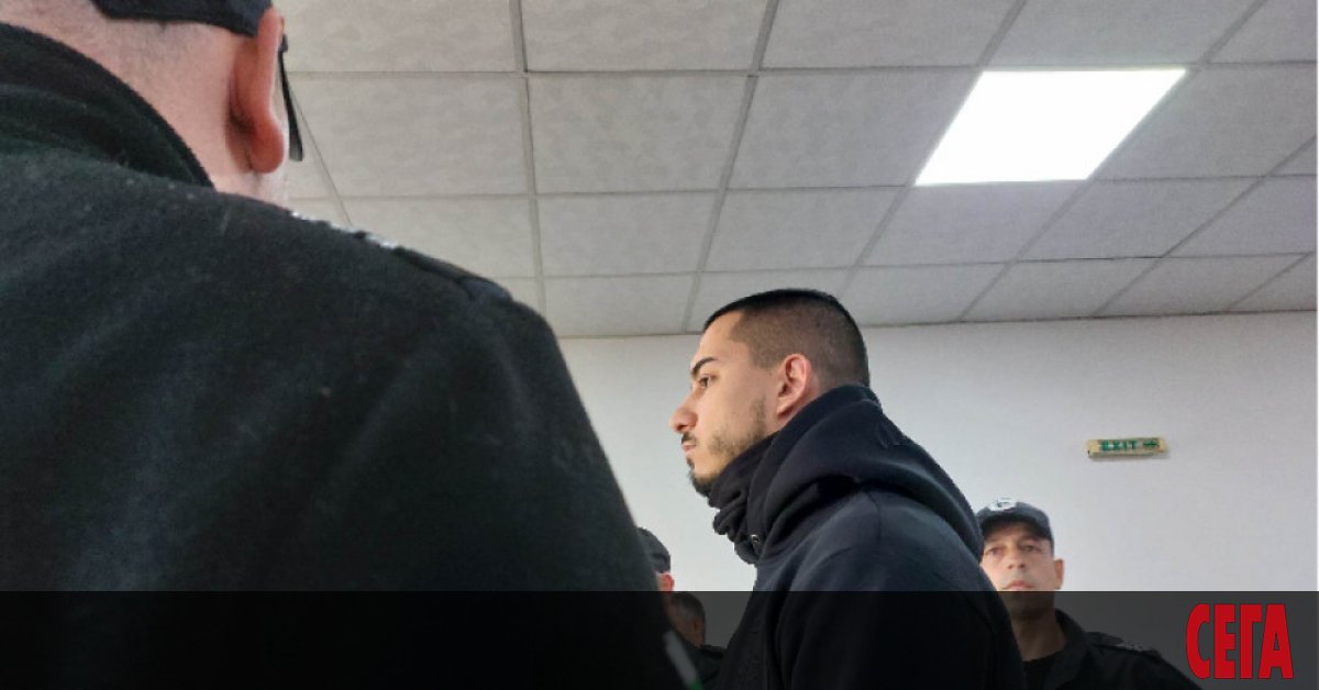 Полицаят Денислав Борислав остава в ареста, реши Пловдивският районен съд.Преди дни