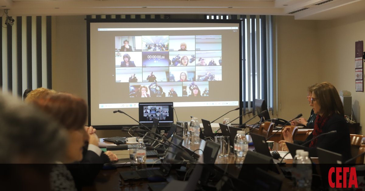 Този състав на Висшият съдебен съвет трябваше да си отиде