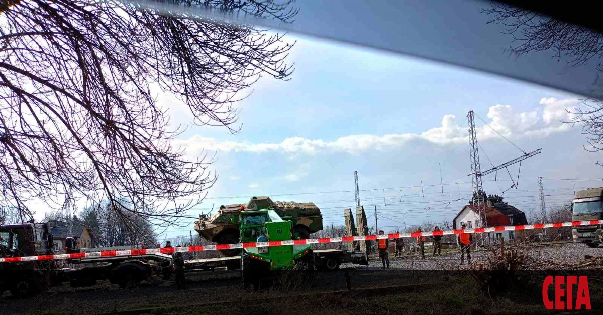 Les véhicules blindés de transport de troupes partent enfin pour l'Ukraine