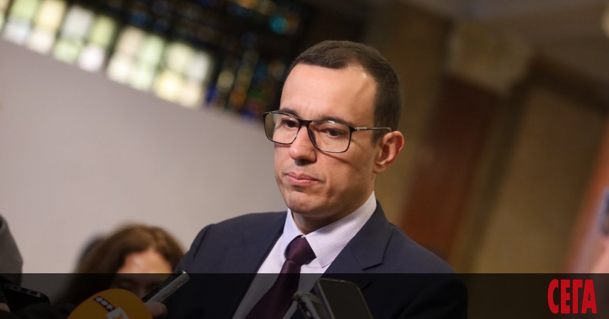 Немалък брой софиянци, дошли на общественото обсъждане на проекта за