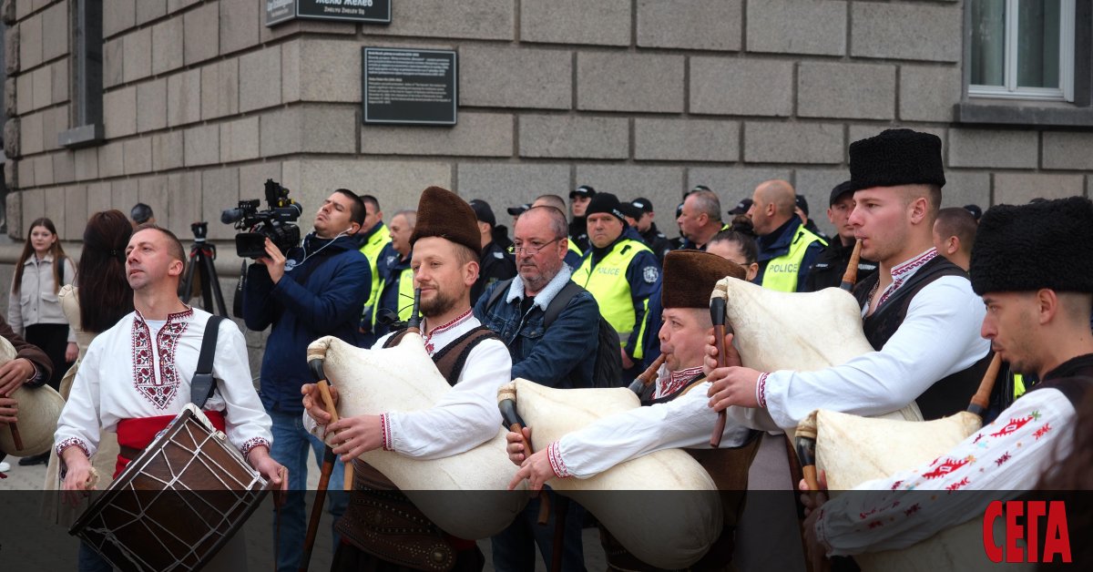 Днес е денят X за парламентарната група на МЕЧ. Очаква