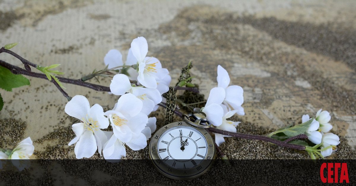 В събота срещу неделя преминаваме към лятното часово време.Точно е