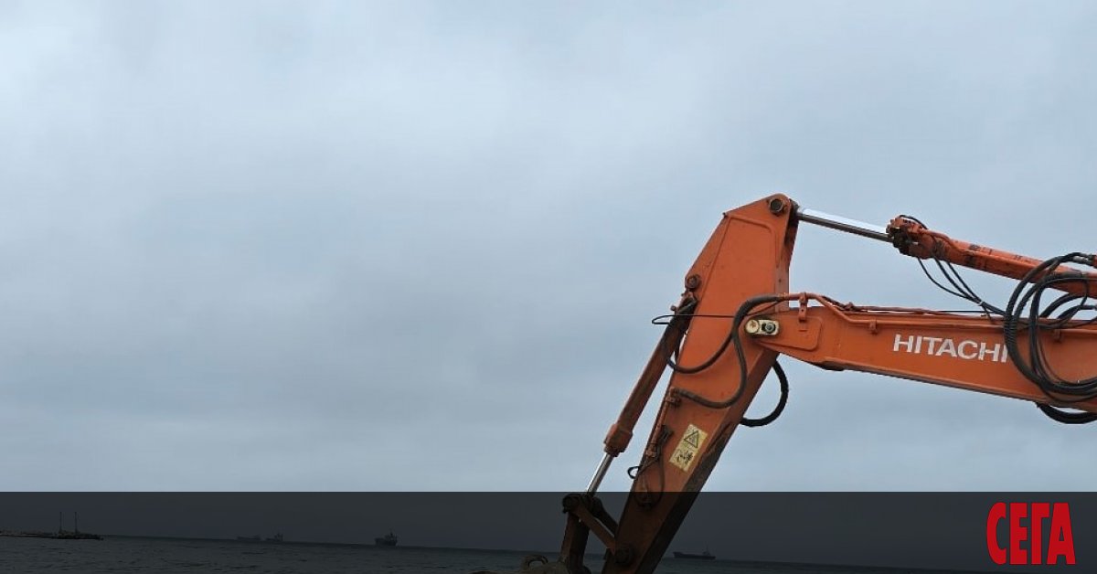 Деветте кораба на рейд пред Трета буна във Варна, визирани