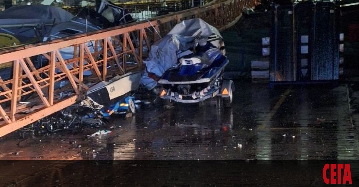 Североизточна Българя се възстановява от преживените вчера снежни бури, а