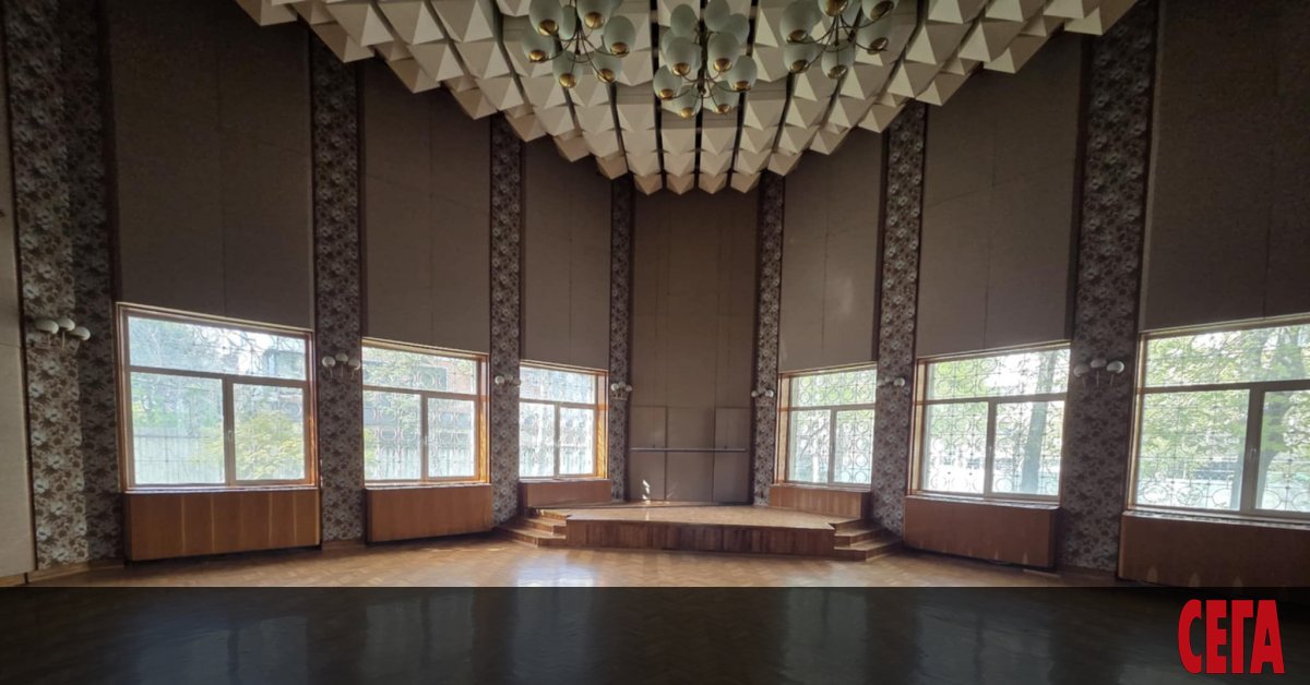 Културен дом, приютяващ местната Галерията за графично изкуство, е най-новата