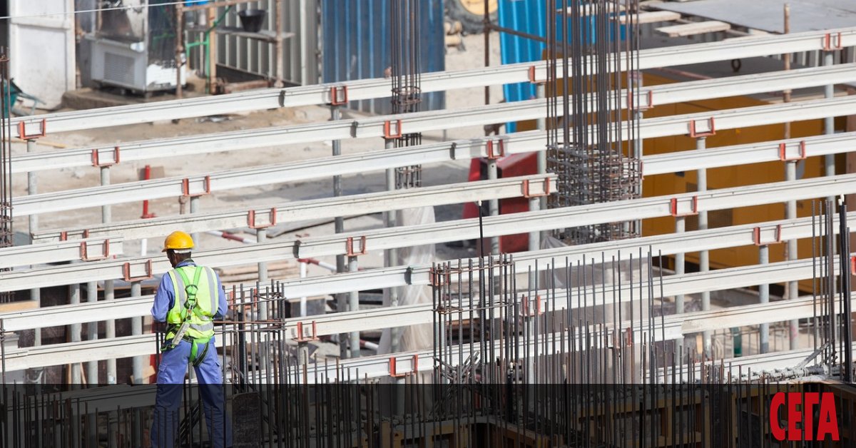 Работата по време на официални празници се заплаща с минимум