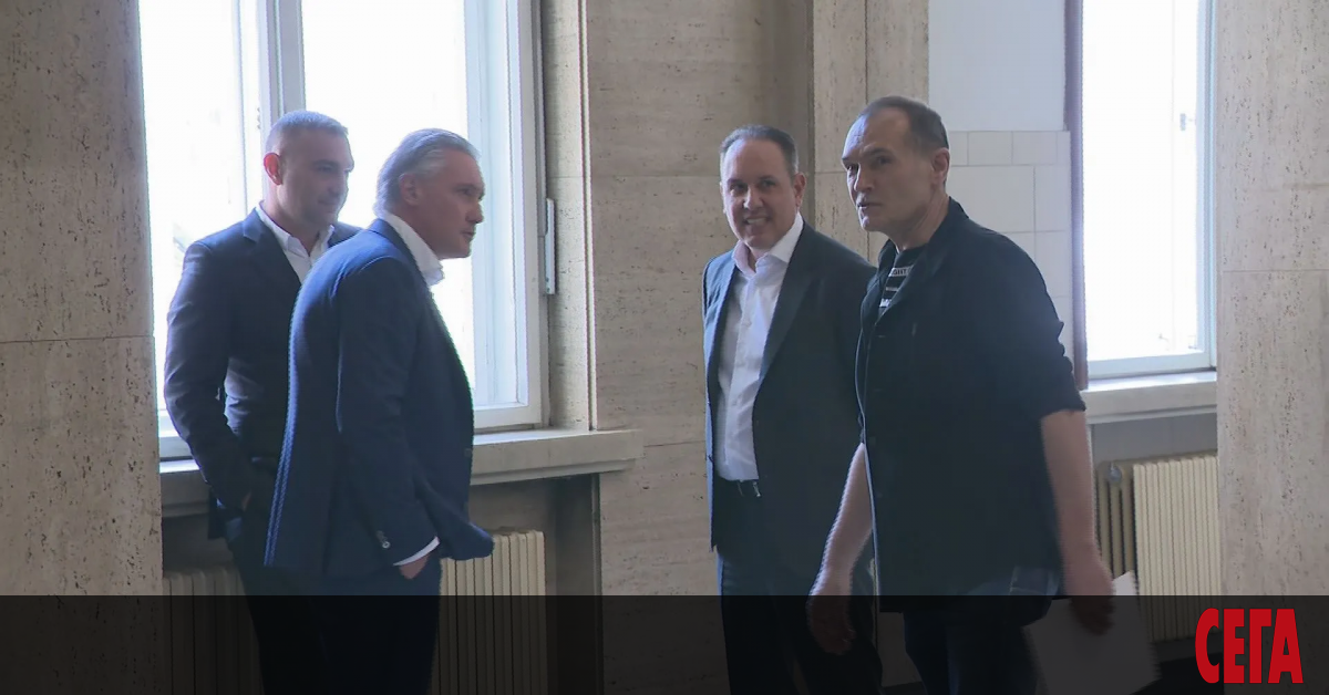 Братята Кирил и Георги Домусчиеви са в съда на разпит