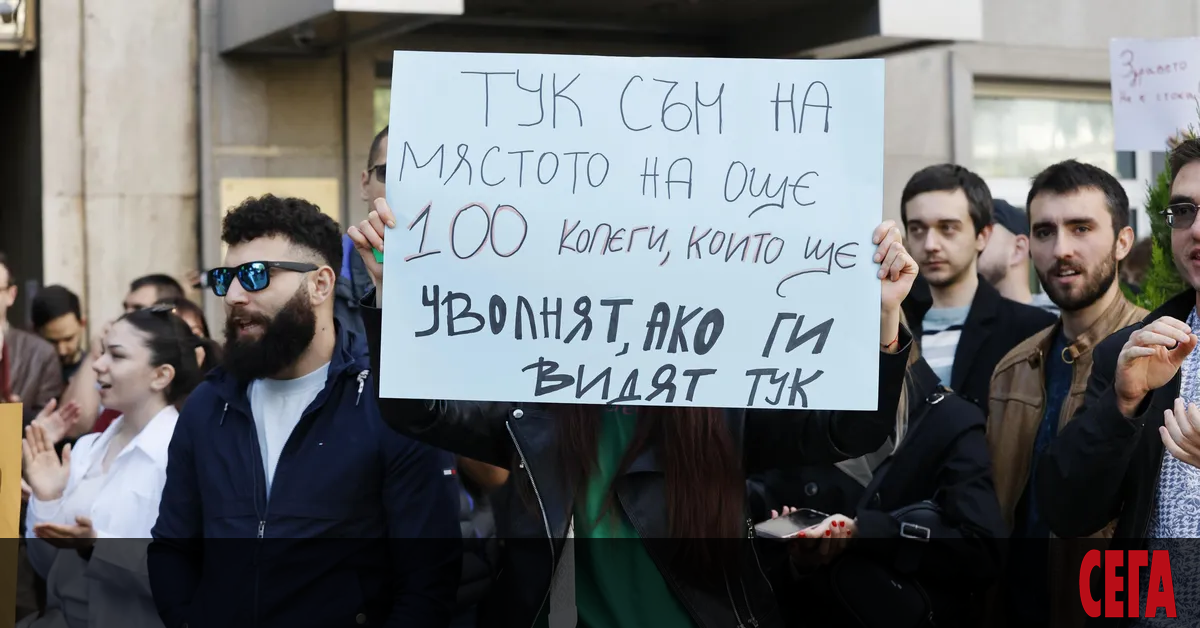 Млади лекари и медицински сестри проведоха протест с настояване за