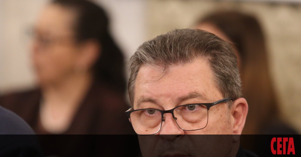 Изпълнителен директор на Български енергиен холдинг Жаклен Коен е подал