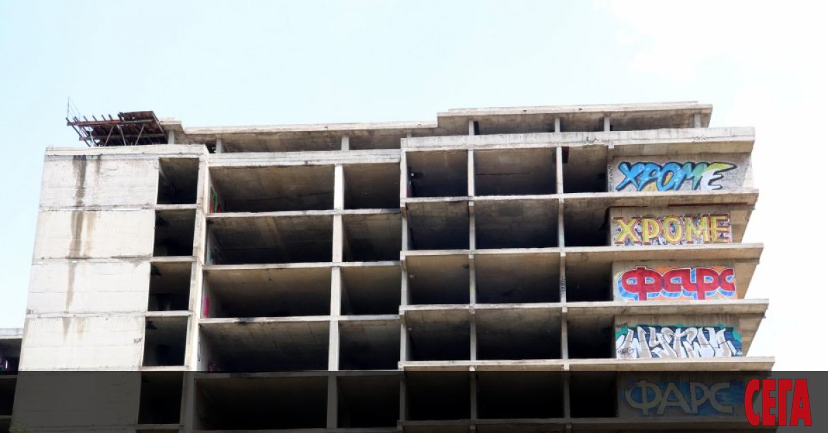 Лекари, архитекти, родители излязоха на протест в 18.00 ч. пред