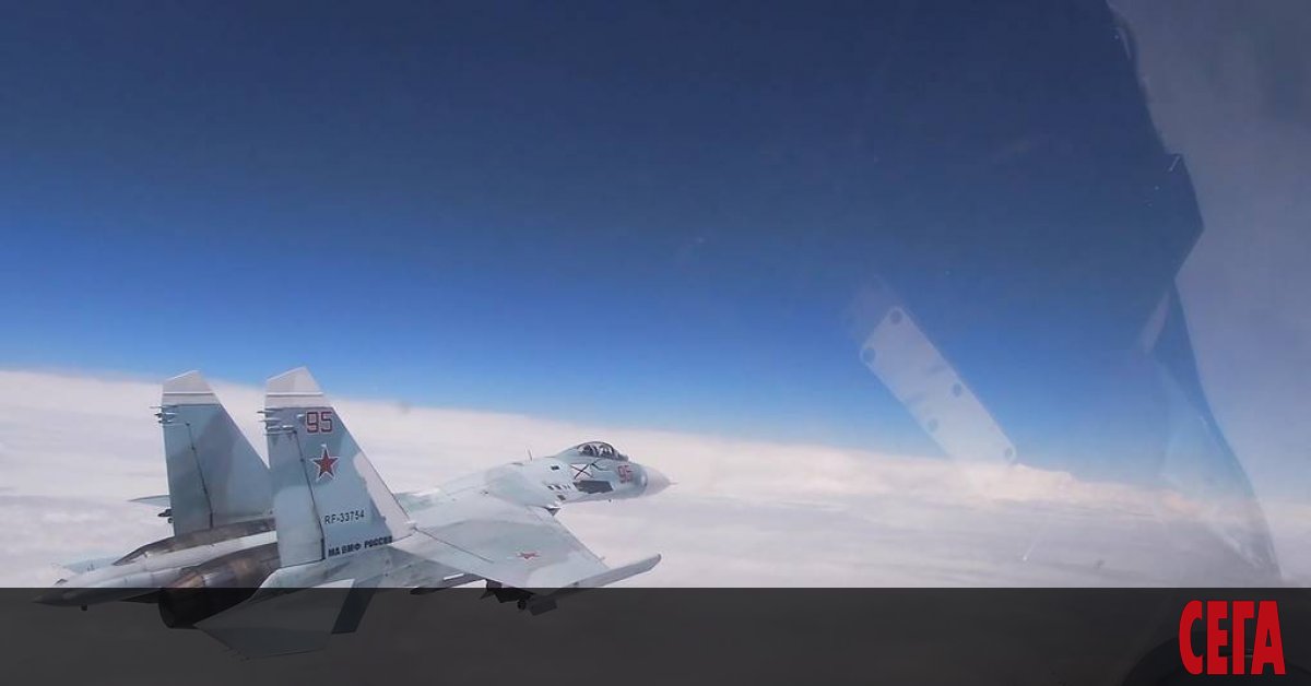 Два руски изтребителя Су-27 прехванаха американски бомбардировач В-52Н над Балтийско