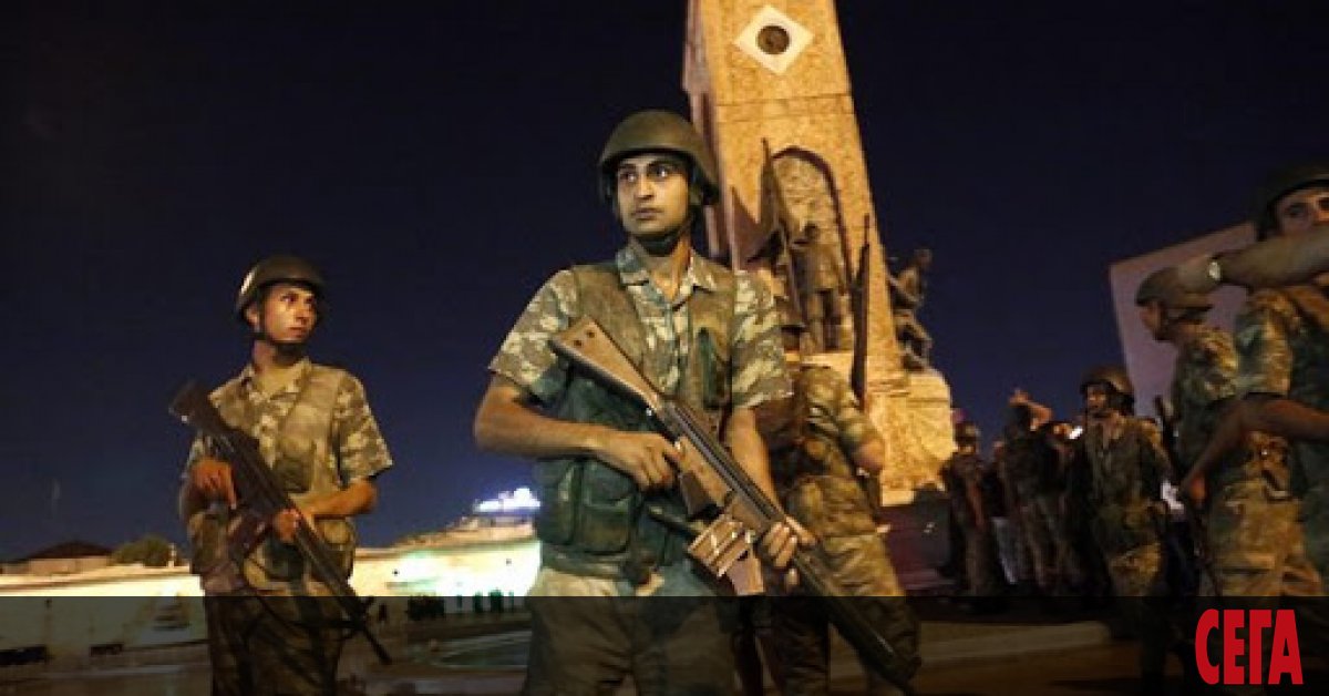 Съд в Анкара осъди 86 бивши военни на доживотен затвор