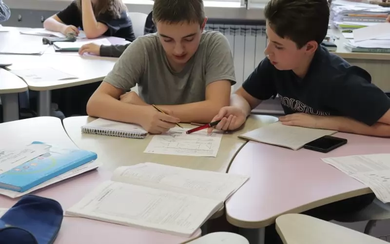 И големите ученици ще получават безплатни учебници.