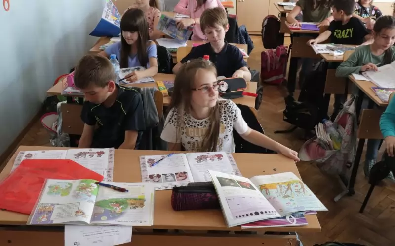 Училищните промени се придвижват бавно в парламента.