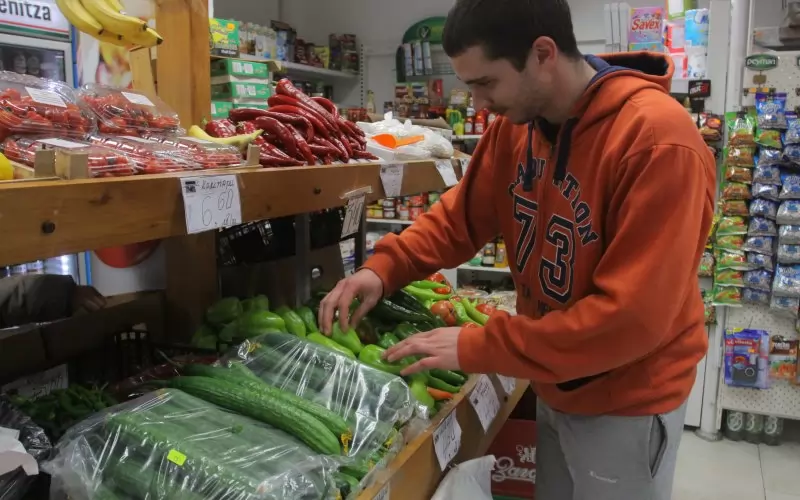 Малките търговци трябва да заложат на свежи продукти като плодове и зеленчуци, които са най-търсени от потребителите.