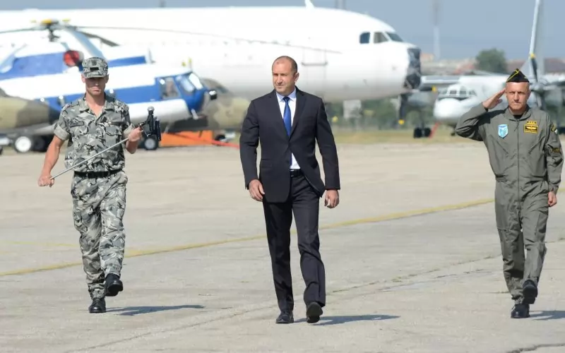 Румен Радев беше на честване на 70-годишнината на военнотранспортната авиация във Враждебна. 