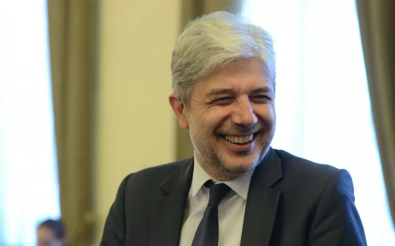  На фона на двукратната намеса на Борисов за Силистар мълчанието на ресорния екоминистър Нено Димов е особено очебийно.