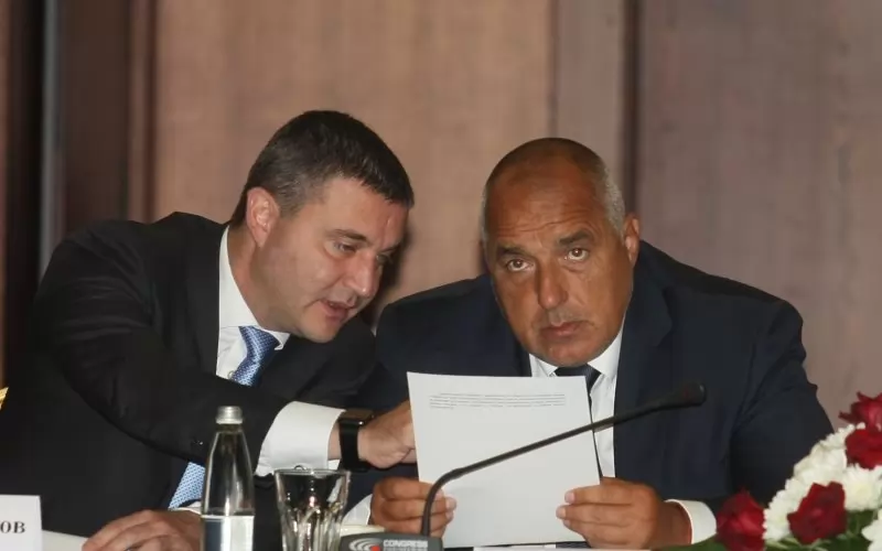 ГЕРБ често си сменя позициите дори по ключови въпроси като АЕЦ "Белене", министерски оставки и съмнителни обществени поръчки. Дано плоският данък да не влезе в редицата от негативни примери. 