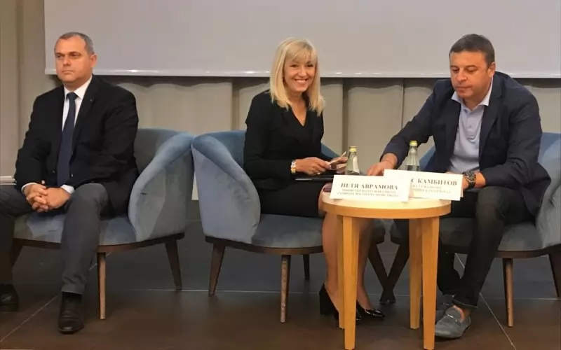  Министър Аврамова подчерта, че промяната на модела за регионална политика се изпълнява с подкрепата на Световната банка и Организацията за икономическо сътрудничество и развитие, съгласувано с Европейската комисия.