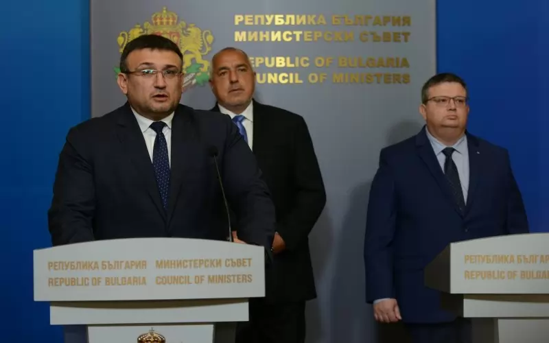 Вътрешният министър Младен Маринов и главният прокурор Сотир Цацаров не могат да отделят от ценното си време за разговор за условията в арестите.