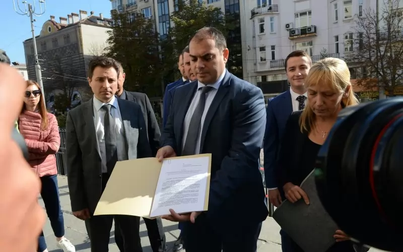 Социалистите внесоха вчера в прокуратурата искане да бъде спряна концесията на летище София.
