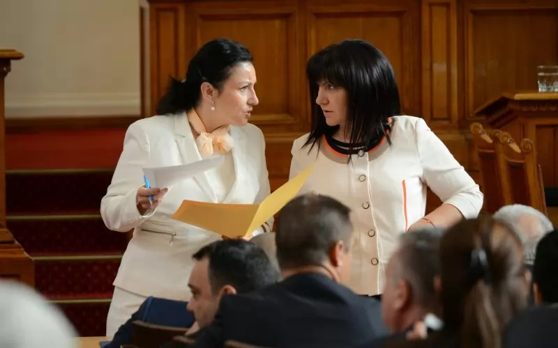 Десислава Танева (вляво)