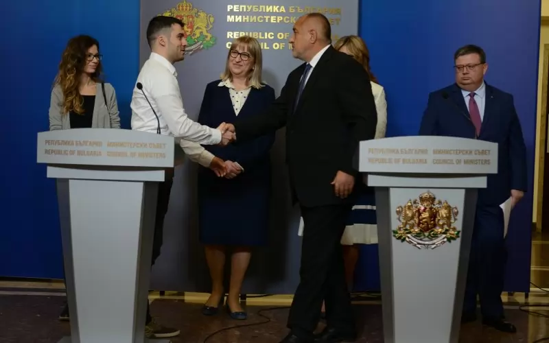 Борисов поздрави Желяз Андреев, който беше поканен в Министерския съвет.