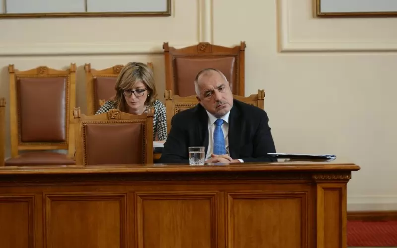 В парламента Борисов е този, който трябва да слуша.