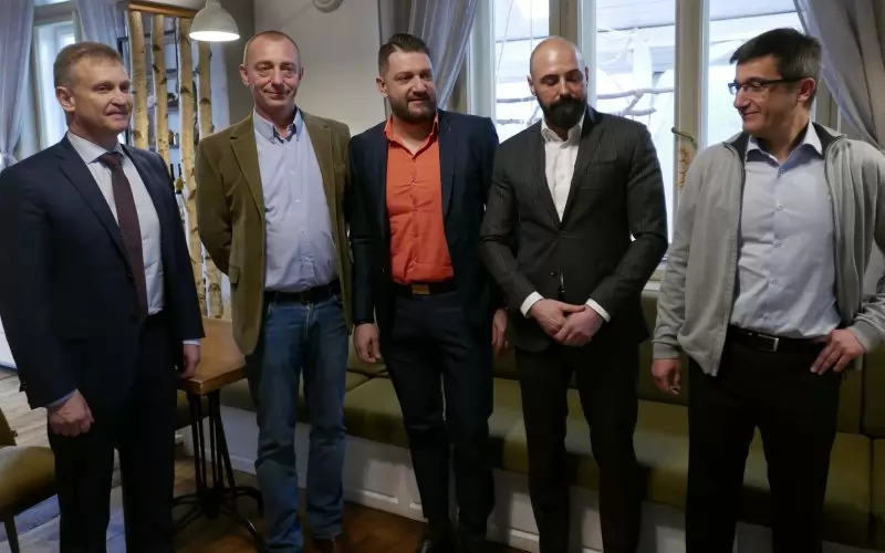 Строителните предприемачи заявиха, че административните пречки спъват работата им и в крайна сметка това се отразява на цената на жилищата. На снимката (от ляво на дясно) Красимир Шалев, член на УС, Георги Шопов, председател на НАСП, Асен Чавдаров, член на УС, Ивайло Митев, член на УС, Бойко Калчунков, член на НАСП.