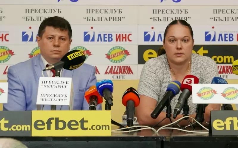 Петя Неделчева и Володя Златев по време на пресконференцията на федерацията по бадминтон по случая със сестрите Стоеви.