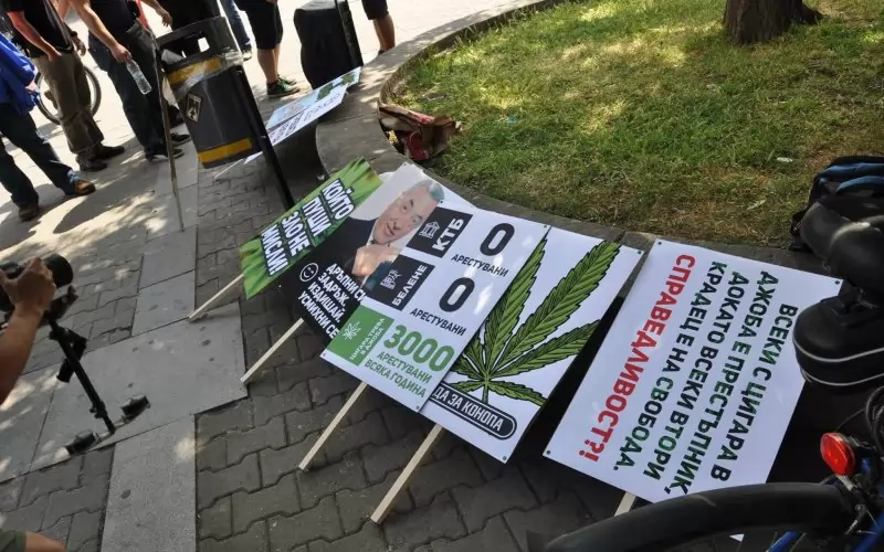 Тежките наказания за притежание на канабис не намаляват употребата му и не работят в полза на обществото.