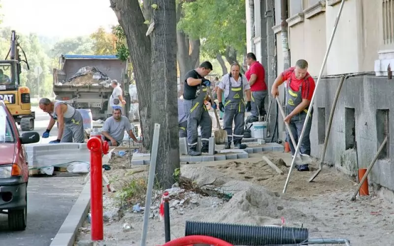 В началото на годината МРРБ отряза 1 млн. от европарите за Пловдив заради опорочената поръчка за избор на изпълнители на уличните ремонти. 