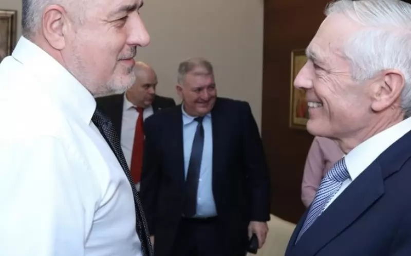 Бившият главнокомандващ на силите на НАТО в Европа ген. Уесли Кларк се срещна преди четири месеца и с българския премиер Бойко Борисов