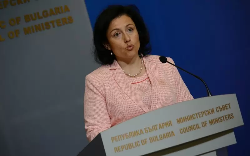Земеделският министър Десислава Танева реши да приеме представители на "Зелени закони", за да се запознае със събраната от тях информация, но действия след срещата не последваха. 