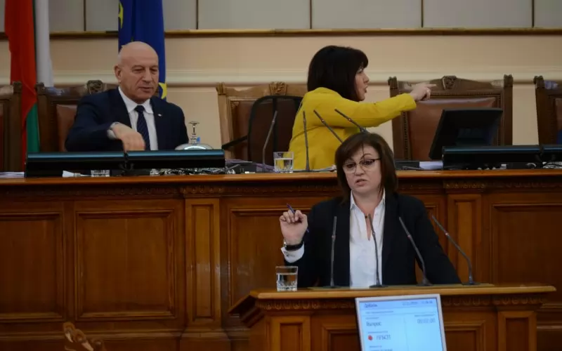Нинова поиска оставката на премиера в Народното събрание. Той пък й напомни, че вече два пъти е сдавал властта - за разлика от нея. Лидерката на социалистите на свой ред обвини Борисов, че в заговор  с влиятелни бизнесмени се е опитал да я отстрани от лидерския пост в БСП. 
