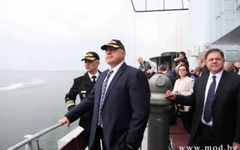 Премиерът Бойко Борисов от времето, в което твърдеше, че иска в Черно море да има само яхти, газопроводи, туристи, мир и любов.