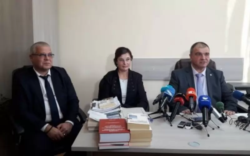 Варненските прокурори разказаха историята на банковата чиновничка, но признаха, че всъщност не знаят къде са присвоените от нея 1 млн. лв.