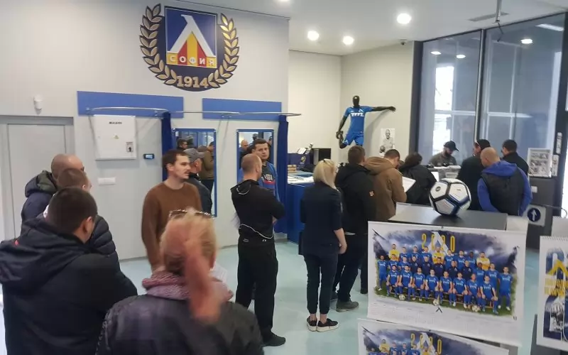 Опашка за абонаментни карти днес