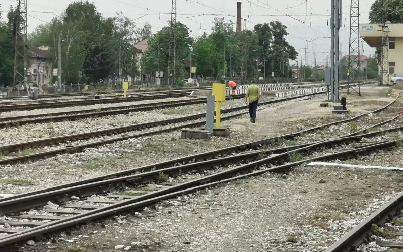 НК предвижда от 5 до 15 години затвор за кражба и предаване за скрап на жп материали.