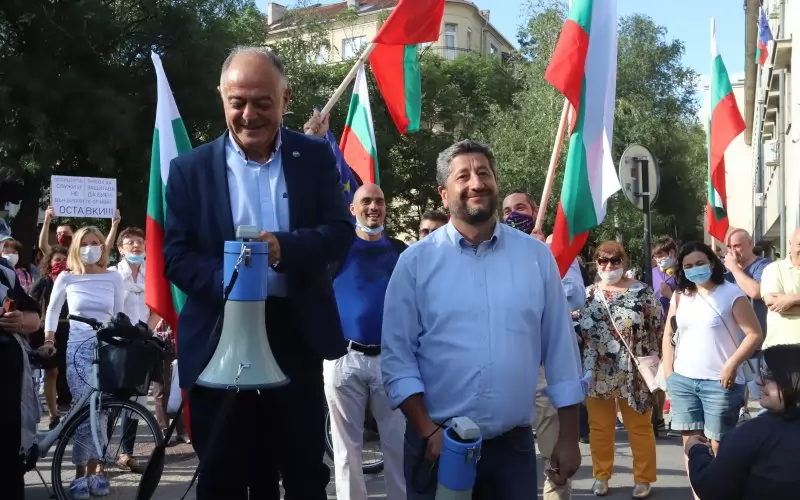 Летните протести постлаха за нова управленска конфигурация, в името на която Христо Иванов и Атанас Атанасов сега ще трябва да правят компромиси.