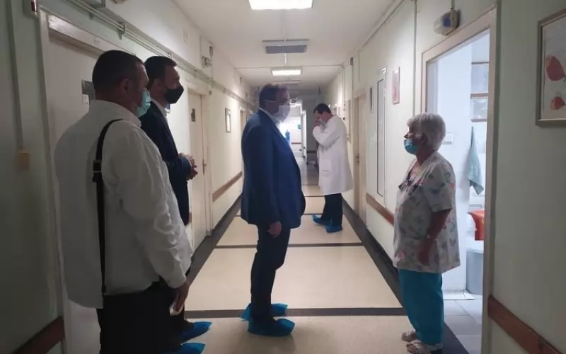 Здравният министър коментира ситуацията в Дулово от Бургас, където бе "впечатлен от създадената организация и изключителна координация".