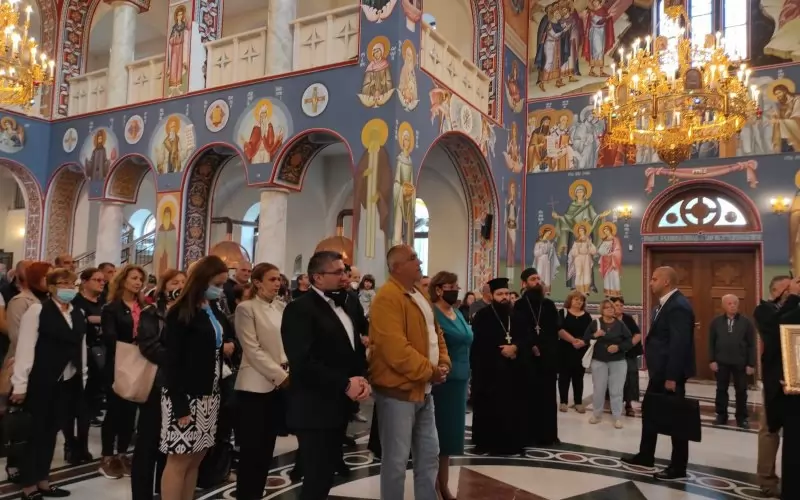 Премиерът Борисов пак заряза маските, въпреки че преди време го заплашваше глоба за подобна визита в Рилския манастир.