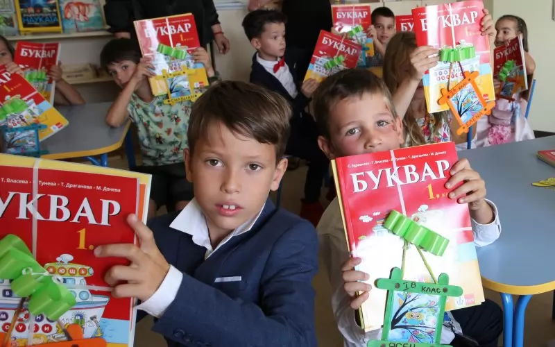 Училищният звънец ще бие за пръв път за 57 000 първолачета.