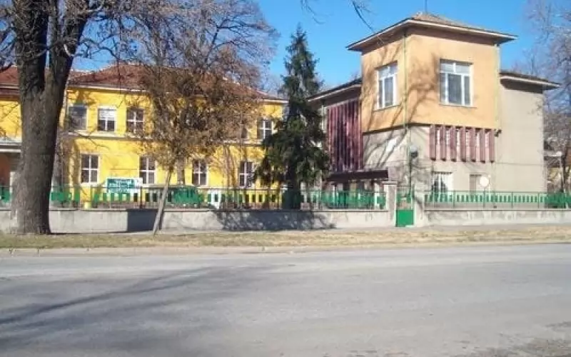 Болницата в Чирпан днес привлече медийно и министерско внимание.